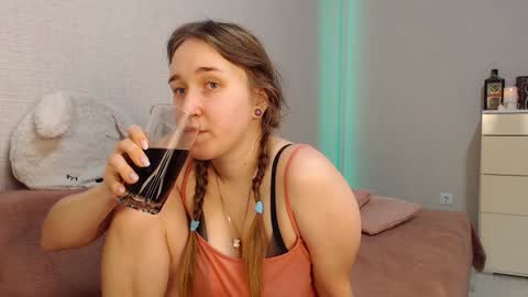 Snapshot of lovely_hayley chatting on January 3, 9:47 pm Lovely Hayley online show from January 3, 9:47 pm