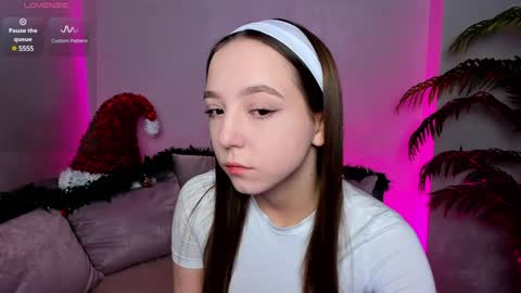 Snapshot of lovely_poppy chatting on December 27, 1:22 am Lolly online show from December 27, 1:22 am