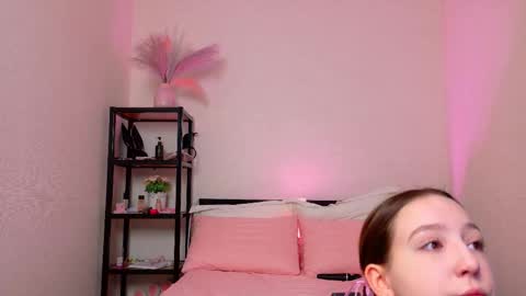 Snapshot of lovely_poppy chatting on September 12, 2:34 am Lolly online show from September 12, 2:34 am