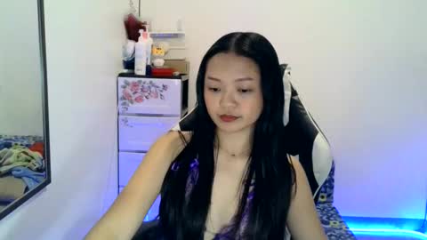 lovely_slutty online show from December 22, 3:48 pm
