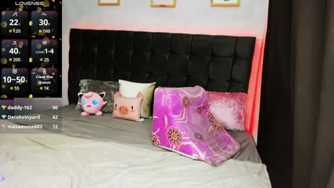 lovely violet13 online show from December 11, 11:54 pm