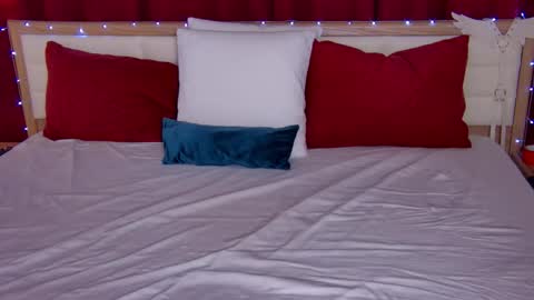 Snapshot of lovelycaroline_ chatting on September 11, 3:29 am Caroline online show from September 11, 3:29 am