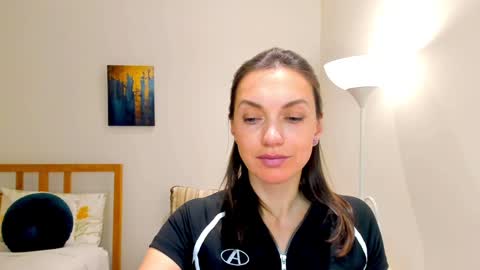 Snapshot of lovelyeemia chatting on December 20, 9:39 pm Mia online show from December 20, 9:39 pm