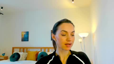 Snapshot of lovelyeemia chatting on December 16, 7:48 am Mia online show from December 16, 7:48 am