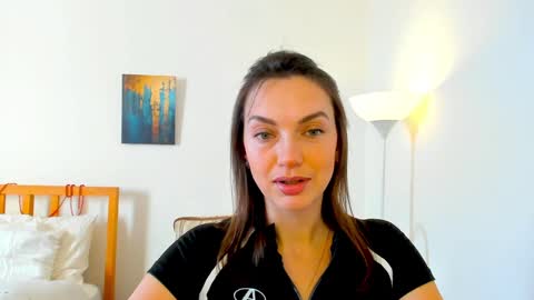 Snapshot of lovelyeemia chatting on January 6, 11:18 am Mia online show from January 6, 11:18 am