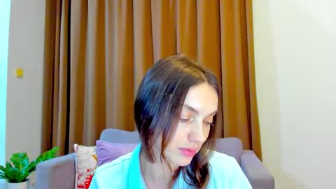 Snapshot of lovelyeemia chatting on October 5, 11:59 am Mia online show from October 5, 11:59 am