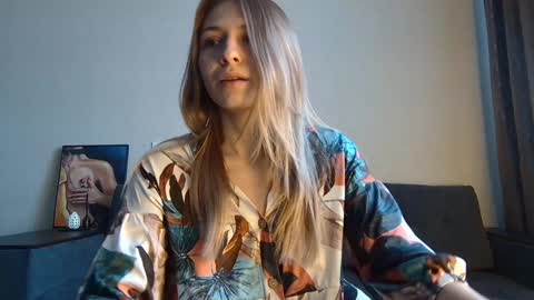 Snapshot of lovelykatea chatting on January 28, 10:12 am Kate only online show from January 28, 10:12 am