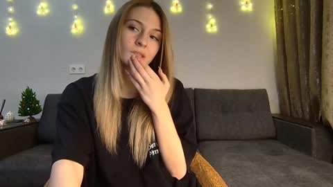 Snapshot of lovelykatea chatting on December 29, 11:18 am Kate only online show from December 29, 11:18 am
