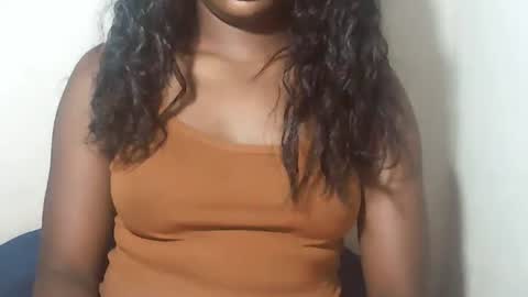 lovelylarra online show from February 25, 4:05 pm