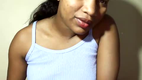 lovelylarra online show from July 10, 8:09 pm