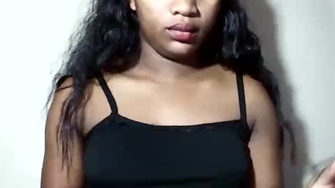 lovelylarra online show from July 14, 10:32 am