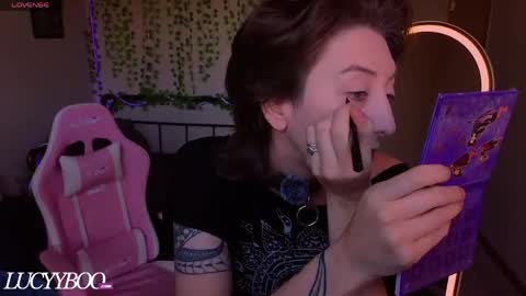lovelylittlelucyy online show from May 31, 9:49 pm