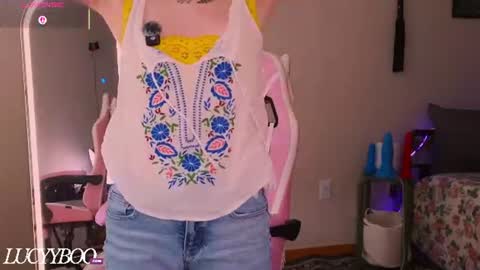 lovelylittlelucyy online show from July 23, 9:01 pm