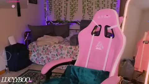 lovelylittlelucyy online show from July 17, 12:26 am