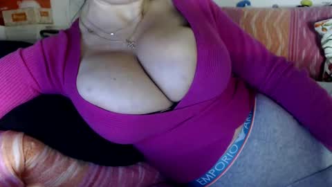 lovelywoman22 online show from February 21, 3:23 am