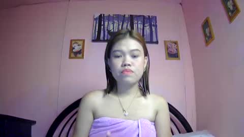 Snapshot of lovemae352295 chatting on March 7, 6:35 am lovemae352295 online show from March 7, 6:35 am