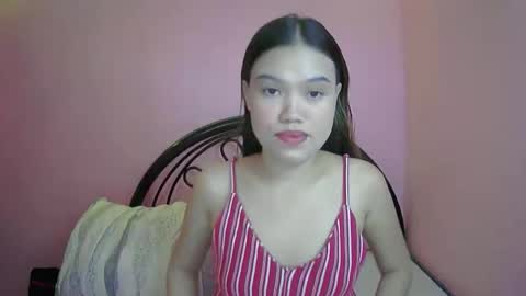 Snapshot of lovemae352295 chatting on February 5, 6:13 am lovemae352295 online show from February 5, 6:13 am
