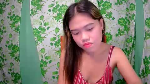 Snapshot of lovemae352295 chatting on January 13, 6:49 am lovemae352295 online show from January 13, 6:49 am
