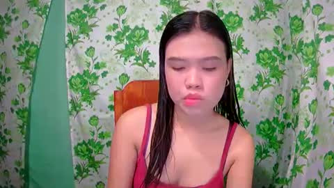 Snapshot of lovemae352295 chatting on January 9, 6:17 am lovemae352295 online show from January 9, 6:17 am