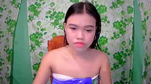 Snapshot of lovemae352295 chatting on January 17, 5:53 am lovemae352295 online show from January 17, 5:53 am