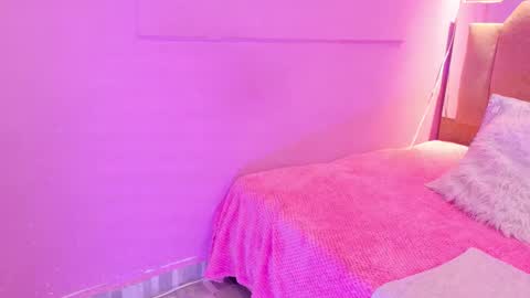 L O V E  online show from March 3, 12:00 pm