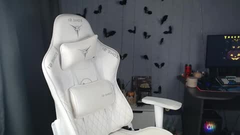 lovers613228 online show from November 5, 6:24 pm