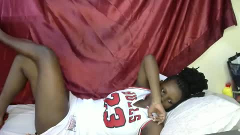 Snapshot of loveslut_ chatting on October 3, 5:45 am loveslut_ online show from October 3, 5:45 am