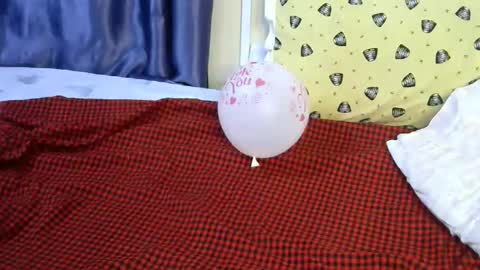 Snapshot of loveslut_ chatting on October 14, 6:32 pm loveslut_ online show from October 14, 6:32 pm