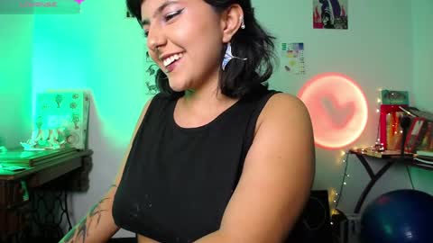 Snapshot of loving_alma chatting on October 10, 7:13 am loving_alma online show from October 10, 7:13 am