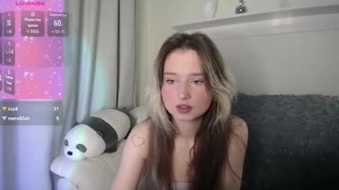 Snapshot of lua__19 chatting on October 9, 5:06 pm Lua online show from October 9, 5:06 pm