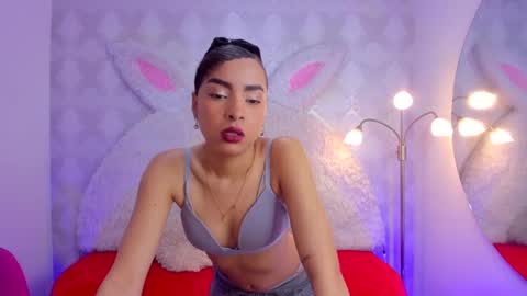 Snapshot of lucia_janne chatting on September 16, 8:50 pm Lucla online show from September 16, 8:50 pm