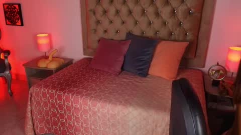 Lucia online show from December 5, 12:28 pm