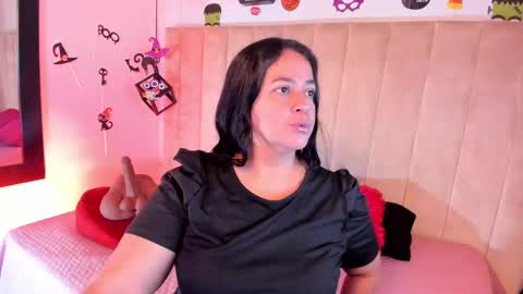 Snapshot of lucia_vonne chatting on October 7, 12:59 am Lucia Vonne online show from October 7, 12:59 am