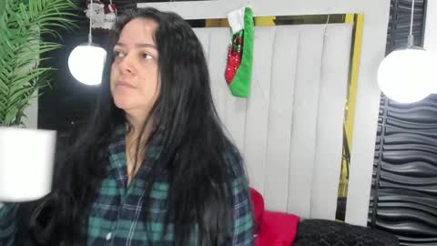 Snapshot of lucia_vonne chatting on December 21, 11:44 am Lucia Vonne online show from December 21, 11:44 am
