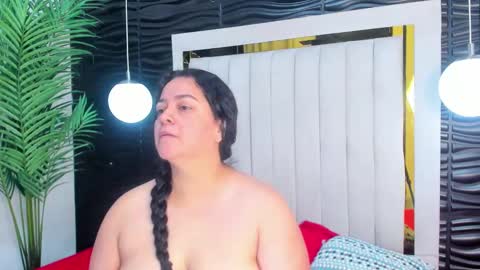 Snapshot of lucia_vonne chatting on March 3, 11:03 am Lucia Vonne online show from March 3, 11:03 am