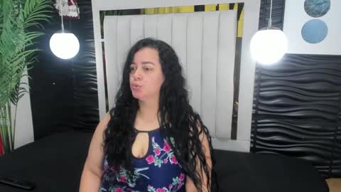 Snapshot of lucia_vonne chatting on January 8, 11:21 am Lucia Vonne online show from January 8, 11:21 am