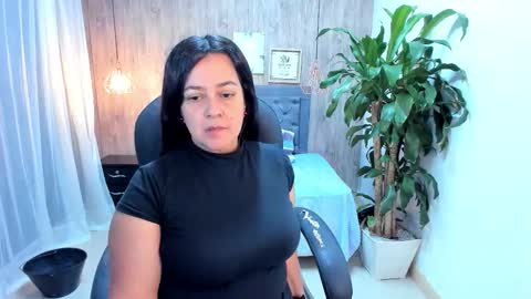 Snapshot of lucia_vonne chatting on September 23, 8:40 pm Lucia Vonne online show from September 23, 8:40 pm