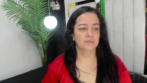 Snapshot of lucia_vonne chatting on December 20, 12:16 pm Lucia Vonne online show from December 20, 12:16 pm