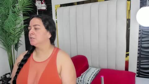 Snapshot of lucia_vonne chatting on January 11, 11:23 am Lucia Vonne online show from January 11, 11:23 am