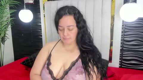 Snapshot of lucia_vonne chatting on January 9, 11:25 am Lucia Vonne online show from January 9, 11:25 am