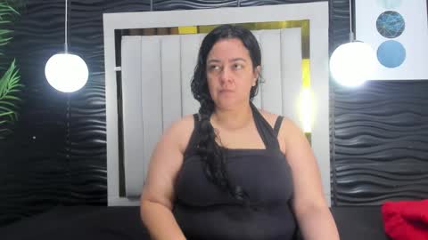 Snapshot of lucia_vonne chatting on February 24, 11:08 am Lucia Vonne online show from February 24, 11:08 am