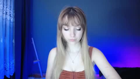 Snapshot of luciacam20 chatting on March 5, 7:28 pm Lucy online show from March 5, 7:28 pm