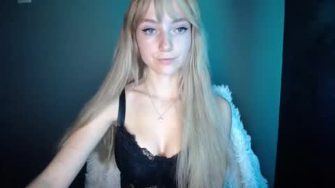 Snapshot of luciacam20 chatting on September 24, 7:46 pm Lucy online show from September 24, 7:46 pm