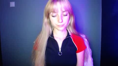 Snapshot of luciacam20 chatting on September 27, 8:27 pm Lucy online show from September 27, 8:27 pm