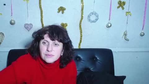 Snapshot of luciami chatting on December 28, 5:02 am LuciaMi online show from December 28, 5:02 am