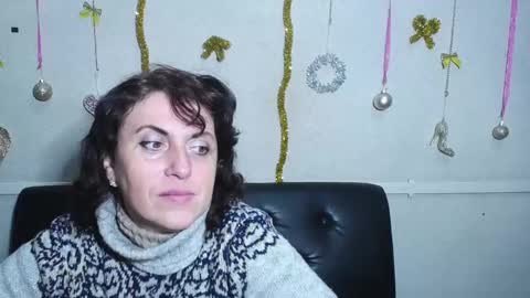 Snapshot of luciami chatting on December 29, 6:05 pm LuciaMi online show from December 29, 6:05 pm