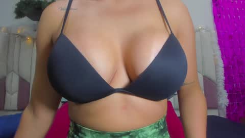 Snapshot of luciana_jam_ chatting on December 28, 3:15 am instagram luciana417 online show from December 28, 3:15 am