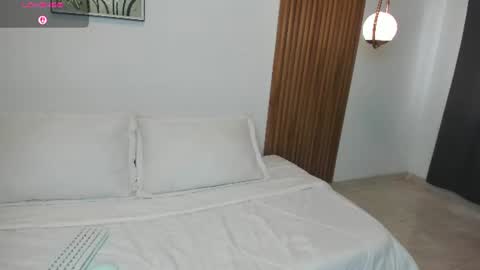 luciasmithh online show from July 28, 11:39 am