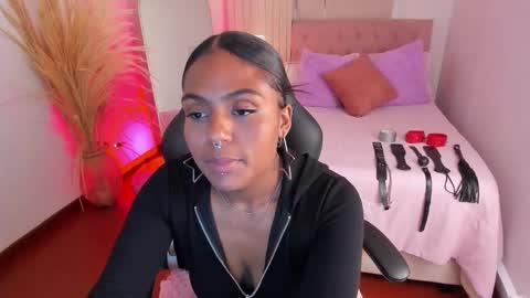 Snapshot of lucie_harper chatting on October 14, 8:44 pm online show from October 14, 8:44 pm