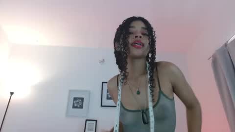 Snapshot of lucie_petite chatting on January 13, 6:38 pm Lucie - online show from January 13, 6:38 pm